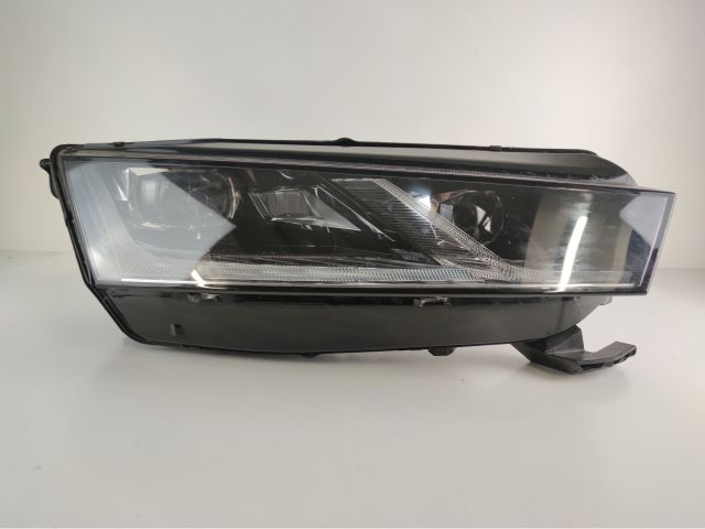 bontott SKODA OCTAVIA IV Jobb Fényszóró