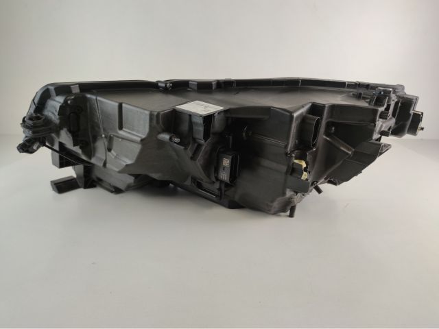 bontott SKODA OCTAVIA IV Jobb Fényszóró