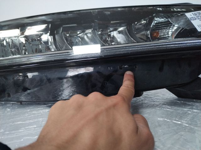 bontott SKODA OCTAVIA IV Jobb Fényszóró