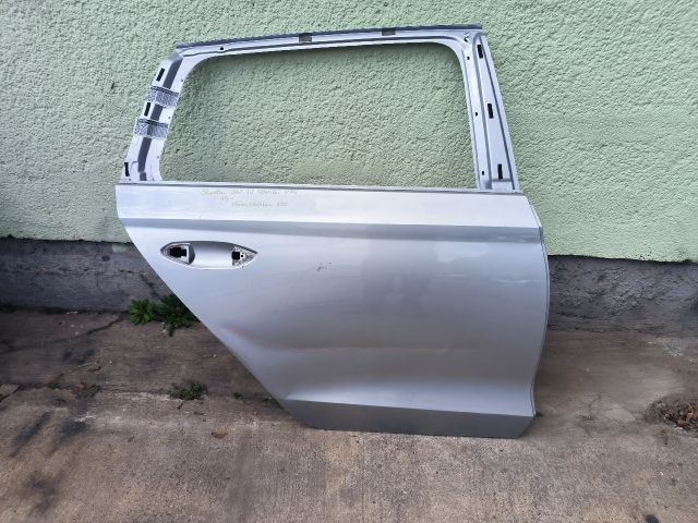 bontott SKODA OCTAVIA IV Jobb hátsó Ajtó (Részeivel)