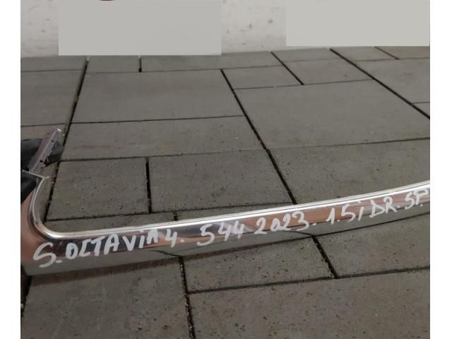 bontott SKODA OCTAVIA IV Jobb hátsó Vízlehúzó Gumicsík