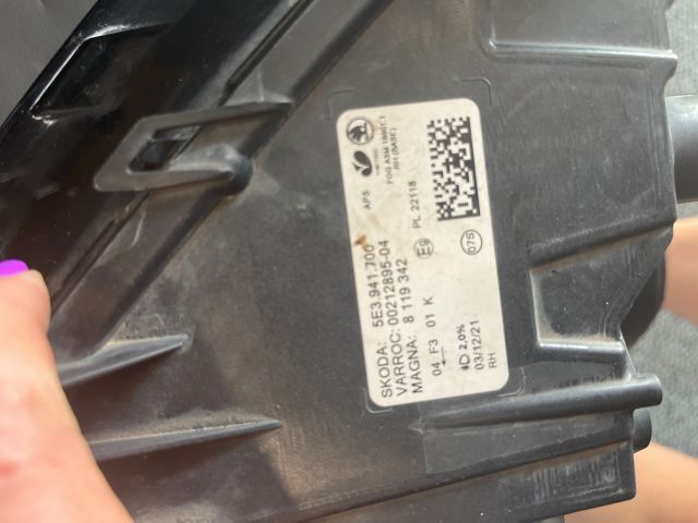 bontott SKODA OCTAVIA IV Jobb Ködfényszóró