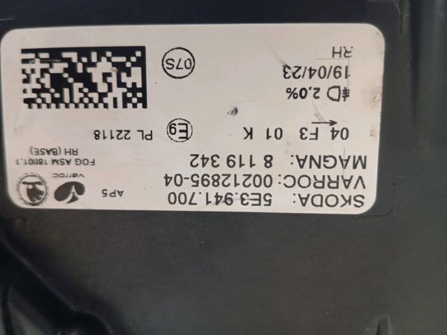 bontott SKODA OCTAVIA IV Jobb Ködfényszóró