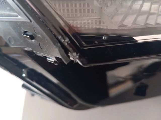 bontott SKODA OCTAVIA IV Jobb Ledes Fényszóró