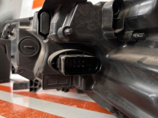 bontott SKODA OCTAVIA IV Jobb Ledes Fényszóró