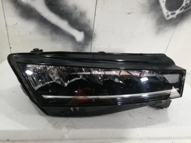 bontott SKODA OCTAVIA IV Jobb Ledes Fényszóró