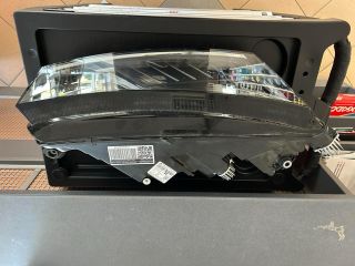 bontott SKODA OCTAVIA IV Jobb Ledes Fényszóró