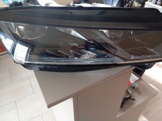 bontott SKODA OCTAVIA IV Jobb Ledes Fényszóró