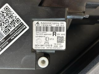 bontott SKODA OCTAVIA IV Jobb Ledes Fényszóró