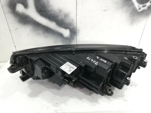 bontott SKODA OCTAVIA IV Jobb Ledes Fényszóró