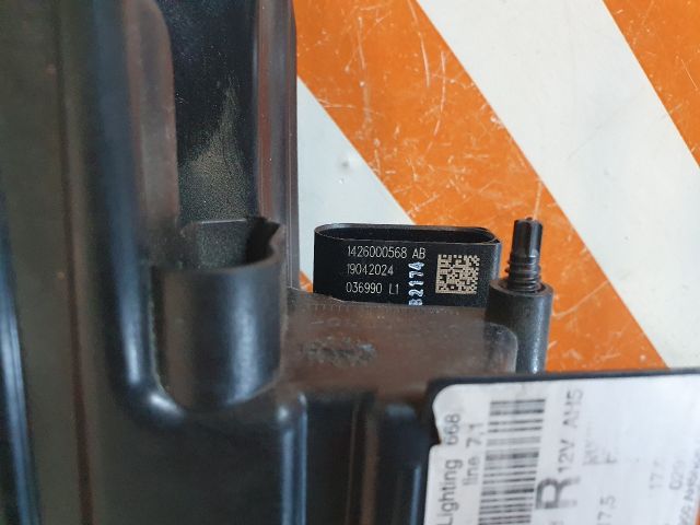 bontott SKODA OCTAVIA IV Jobb Ledes Fényszóró