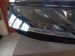 bontott SKODA OCTAVIA IV Jobb Ledes Fényszóró