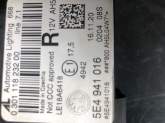 bontott SKODA OCTAVIA IV Jobb Ledes Fényszóró