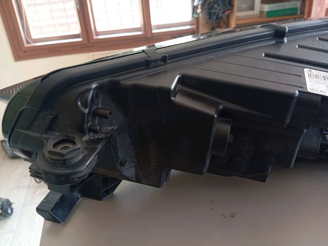 bontott SKODA OCTAVIA IV Jobb Ledes Fényszóró