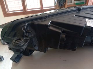 bontott SKODA OCTAVIA IV Jobb Ledes Fényszóró