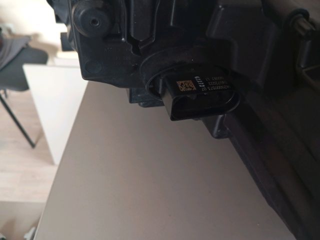 bontott SKODA OCTAVIA IV Jobb Ledes Fényszóró