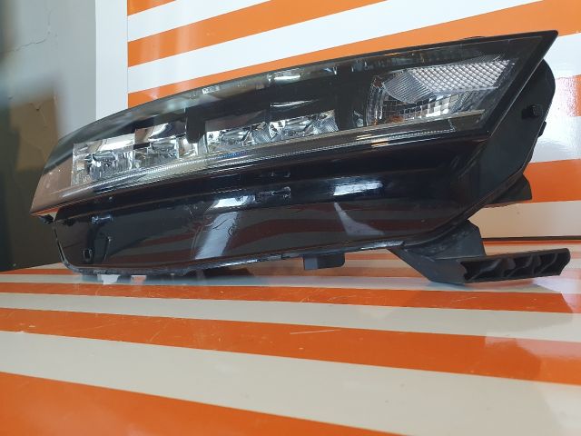 bontott SKODA OCTAVIA IV Jobb Ledes Fényszóró