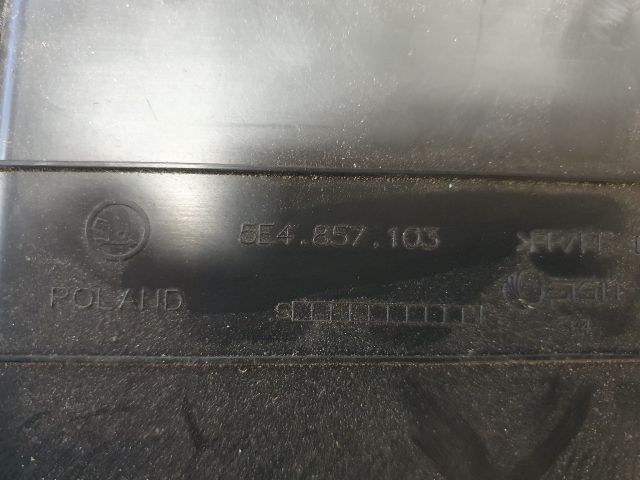 bontott SKODA OCTAVIA IV Kesztyűtartó