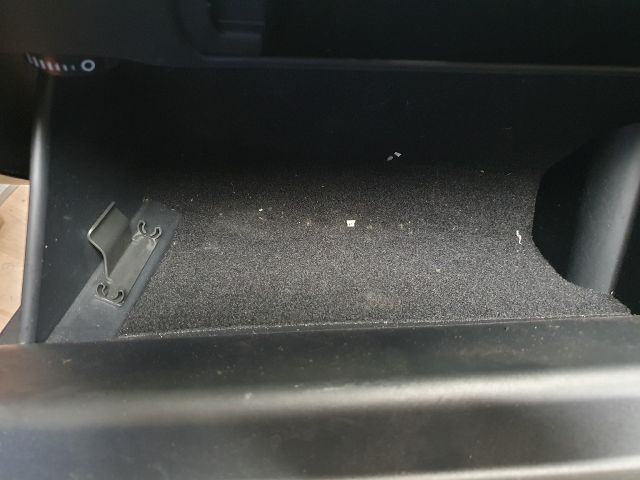 bontott SKODA OCTAVIA IV Kesztyűtartó