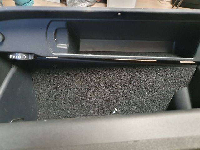 bontott SKODA OCTAVIA IV Kesztyűtartó