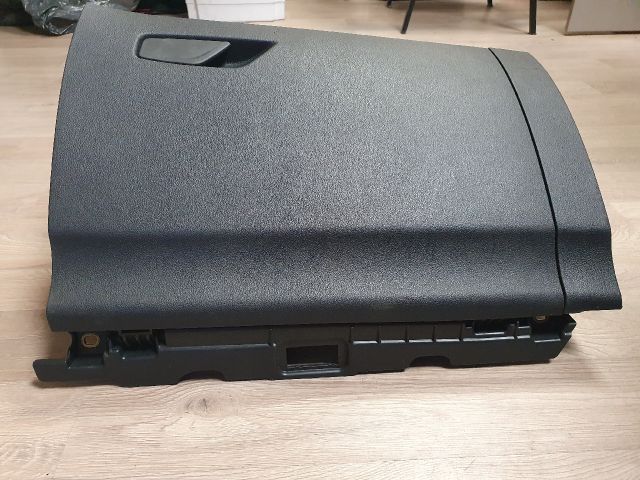 bontott SKODA OCTAVIA IV Kesztyűtartó