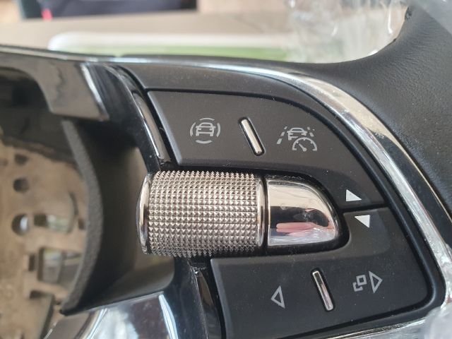 bontott SKODA OCTAVIA IV Multikormány Elektronika