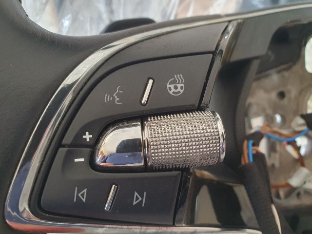 bontott SKODA OCTAVIA IV Multikormány Elektronika