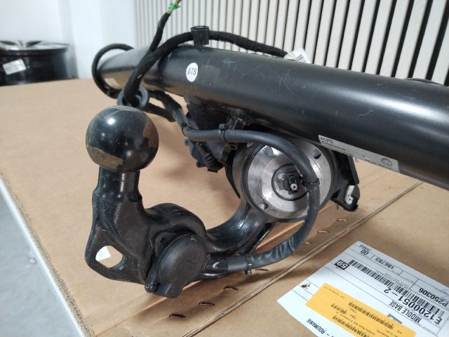 bontott SKODA OCTAVIA IV Vonóhorog