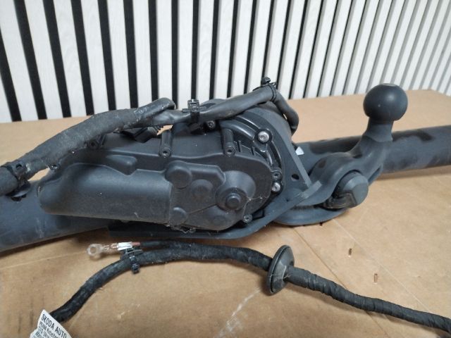 bontott SKODA OCTAVIA IV Vonóhorog