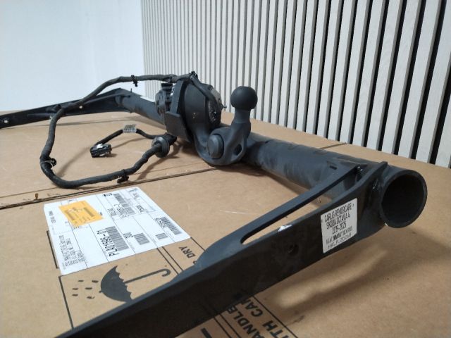 bontott SKODA OCTAVIA IV Vonóhorog