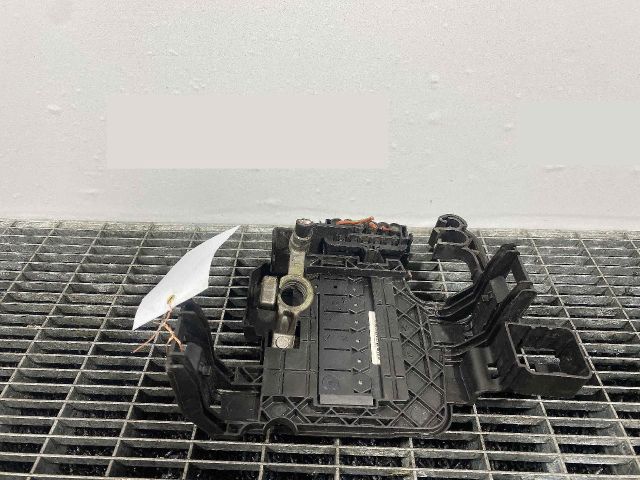 bontott SKODA RAPID Biztosítéktábla Motortér