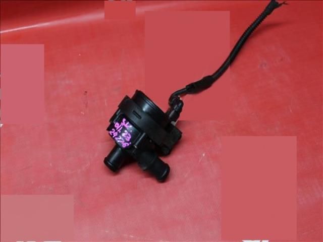 bontott SKODA RAPID Vízpumpa