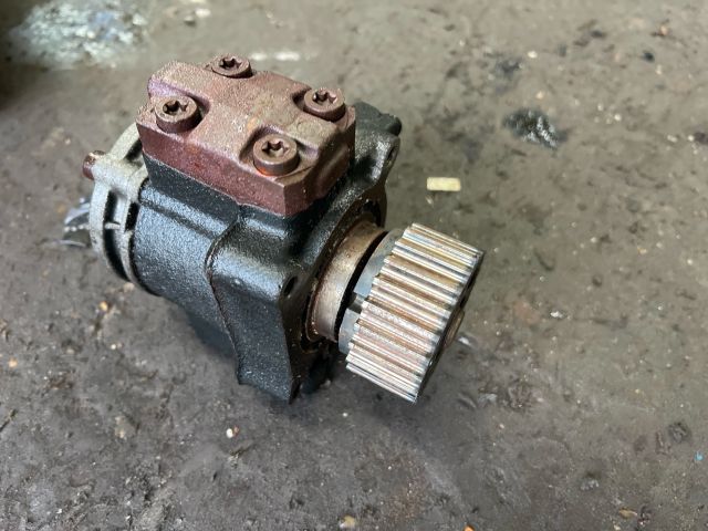 bontott SKODA RAPID Nagynyomású Szivattyú