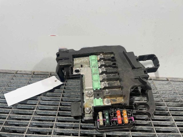 bontott SKODA RAPID Biztosítéktábla Motortér