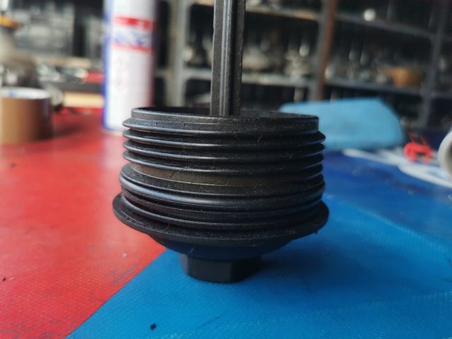 bontott SKODA RAPID Olajszűrő Kupak