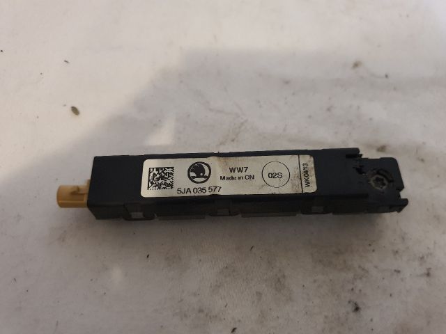 bontott SKODA RAPID Antenna Erősítő