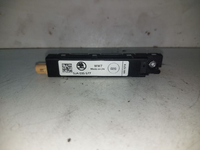 bontott SKODA RAPID Antenna Erősítő