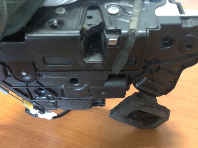 bontott SKODA RAPID Bal első Ajtózár