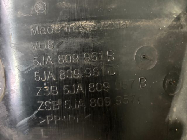 bontott SKODA RAPID Bal első Dobbetét (Kerékjárati, Műanyag)