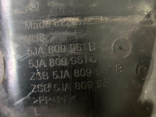 bontott SKODA RAPID Bal első Dobbetét (Kerékjárati, Műanyag)