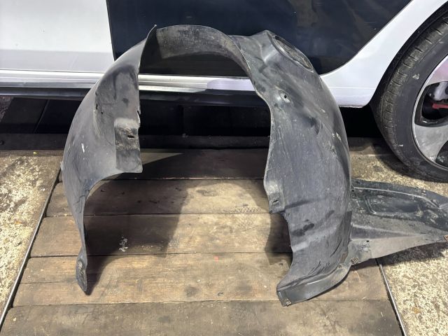 bontott SKODA RAPID Bal első Dobbetét (Kerékjárati, Műanyag)