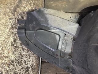 bontott SKODA RAPID Bal első Dobbetét (Kerékjárati, Műanyag)