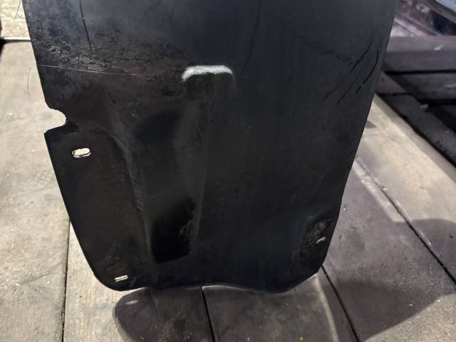 bontott SKODA RAPID Bal első Dobbetét (Kerékjárati, Műanyag)