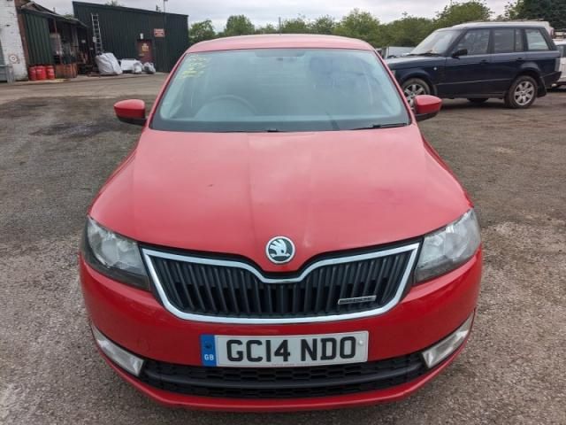 bontott SKODA RAPID Bal első Dobbetét (Kerékjárati, Műanyag)