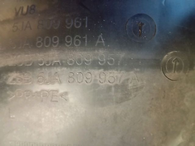 bontott SKODA RAPID Bal első Első Dobbetét (Kerékjárati, Műanyag)