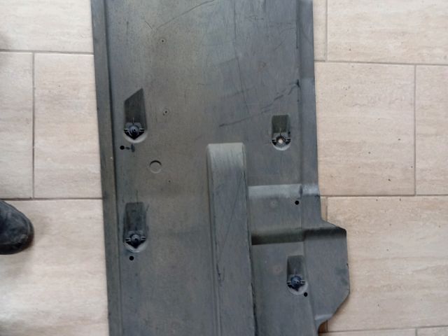 bontott SKODA RAPID Bal Fenéklemez