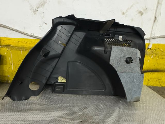 bontott SKODA RAPID Bal hátsó Csomagtér Burkolat (Műanyag)