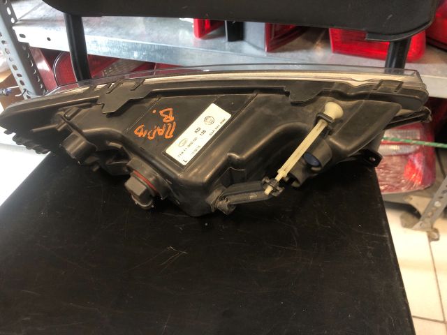 bontott SKODA RAPID Bal Ködfényszóró