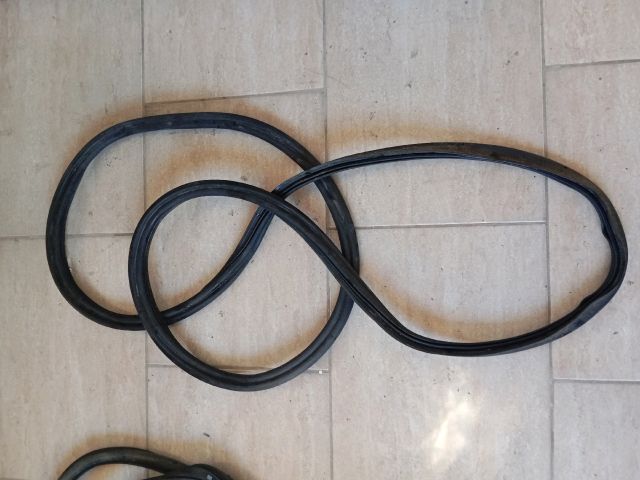 bontott SKODA RAPID Csomagtérajtó Gumikéder