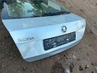 bontott SKODA RAPID Csomagtérajtó (Részeivel)